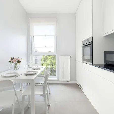 Stylish For 4 People With Parking In By Renters * 포즈난