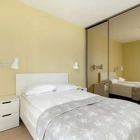 아파트 Stylish For 4 People With Parking In By Renters 포즈난