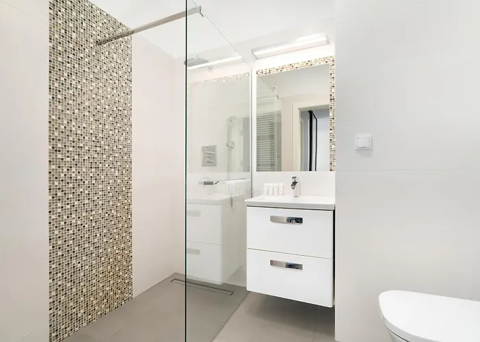 Stylish For 4 People With Parking In By Renters פוזנן