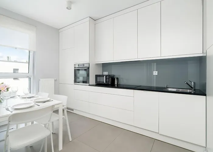 Stylish For 4 People With Parking In By Renters פוזנן