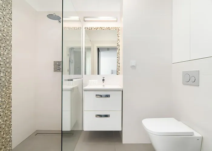 Stylish For 4 People With Parking In By Renters *