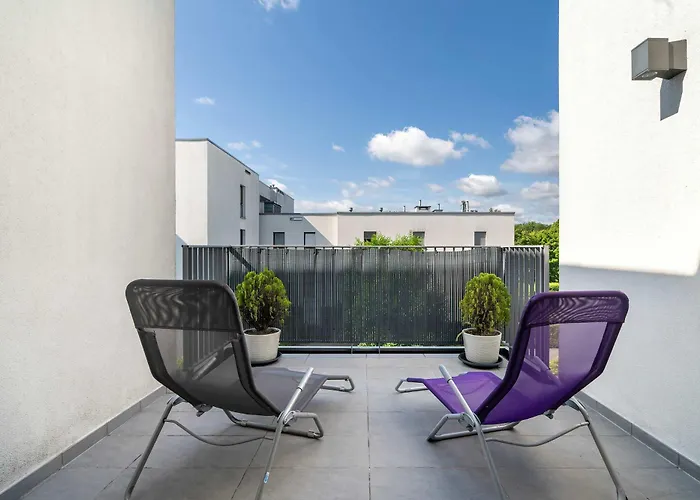 Stylish For 4 People With Parking In By Renters פוזנן